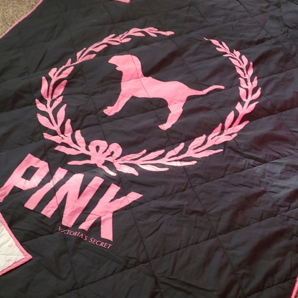 PINK Victoria's Secret Other - Victoria's secret pink dog Crest comforter